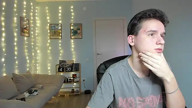 Snapshot of Scooby_k chatting on 12.21.24 Scooby k online show from 12.21.24