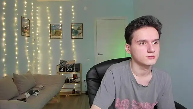 Snapshot of Scooby_k chatting on 12.21.24 Scooby k online show from 12.21.24