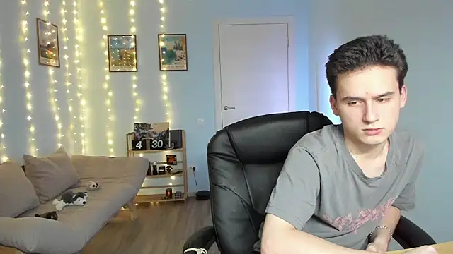 Snapshot of Scooby_k chatting on 12.21.24 Scooby k online show from 12.21.24