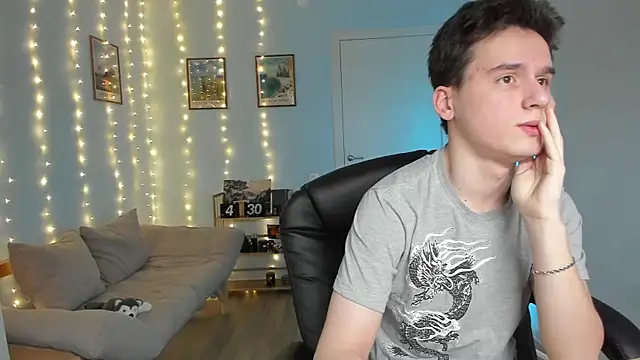 Snapshot of Scooby_k chatting on 12.28.24 Scooby k online show from 12.28.24