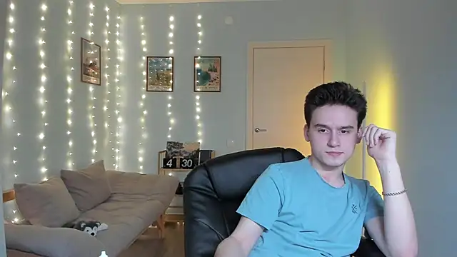 Snapshot of Scooby_k chatting on 12.29.24 Scooby k online show from 12.29.24