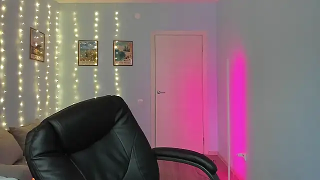 Snapshot of Scooby_k chatting on 01.09.25 Scooby k online show from 01.09.25