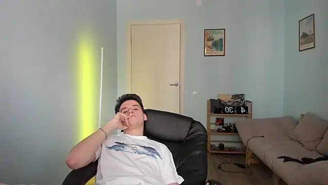 Snapshot of Scooby_k chatting on 03.02.25 Scooby k online show from 03.02.25