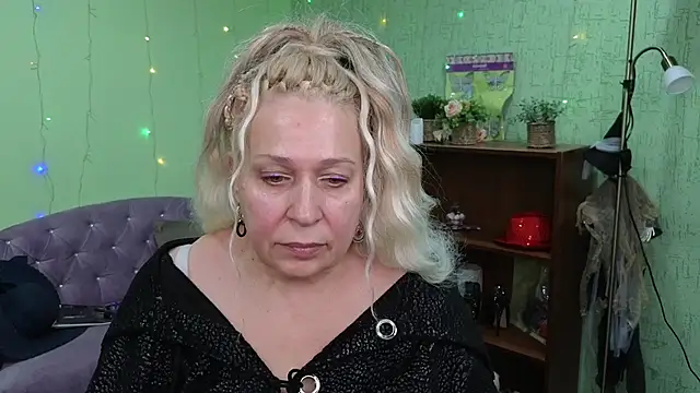 Snapshot of Penelope_Pinky chatting on 12.30.24 Penelope Pinky online show from 12.30.24