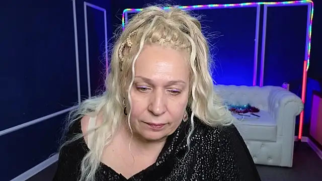 Snapshot of Penelope_Pinky chatting on 12.30.24 Penelope Pinky online show from 12.30.24