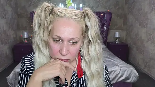 Snapshot of Penelope_Pinky chatting on 01.03.25 Penelope Pinky online show from 01.03.25