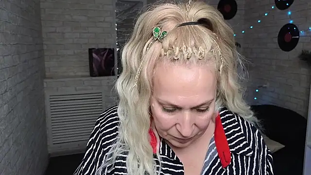 Snapshot of Penelope_Pinky chatting on 01.10.25 Penelope Pinky online show from 01.10.25