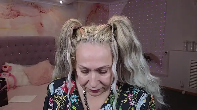 Snapshot of Penelope_Pinky chatting on 01.15.25 Penelope Pinky online show from 01.15.25