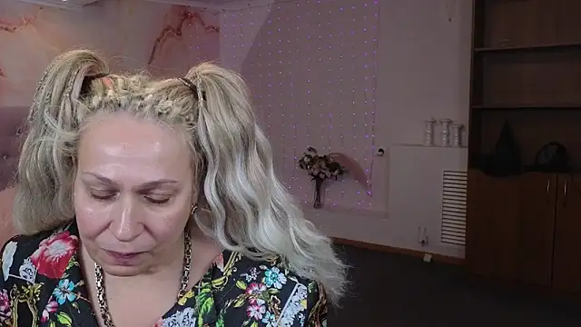 Snapshot of Penelope_Pinky chatting on 01.15.25 Penelope Pinky online show from 01.15.25