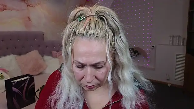 Snapshot of Penelope_Pinky chatting on 01.16.25 Penelope Pinky online show from 01.16.25