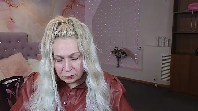 Snapshot of Penelope_Pinky chatting on 01.17.25 Penelope Pinky online show from 01.17.25