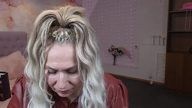 Snapshot of Penelope_Pinky chatting on 01.17.25 Penelope Pinky online show from 01.17.25