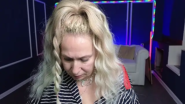 Snapshot of Penelope_Pinky chatting on 01.21.25 Penelope Pinky online show from 01.21.25