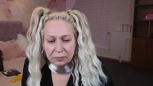 Snapshot of Penelope_Pinky chatting on 01.22.25 Penelope Pinky online show from 01.22.25