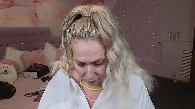 Snapshot of Penelope_Pinky chatting on 01.23.25 Penelope Pinky online show from 01.23.25