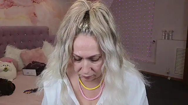 Snapshot of Penelope_Pinky chatting on 01.23.25 Penelope Pinky online show from 01.23.25