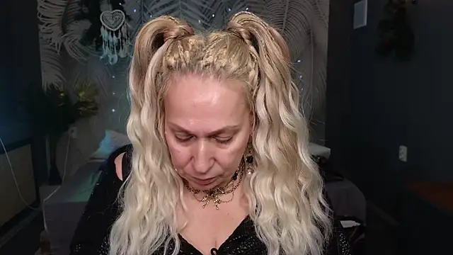 Snapshot of Penelope_Pinky chatting on 01.24.25 Penelope Pinky online show from 01.24.25