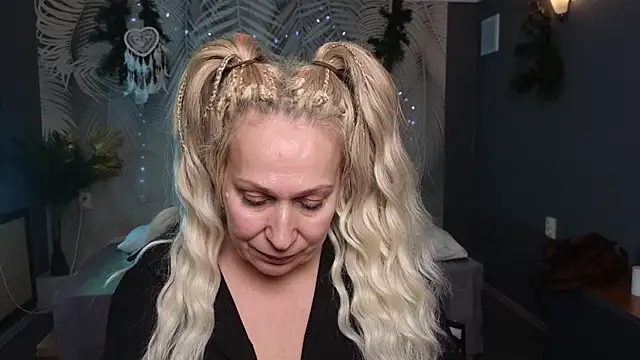 Snapshot of Penelope_Pinky chatting on 01.28.25 Penelope Pinky online show from 01.28.25