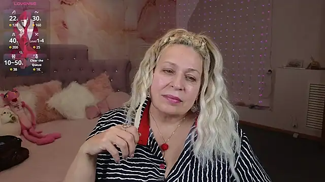 Snapshot of Penelope_Pinky chatting on 02.03.25 Penelope Pinky online show from 02.03.25