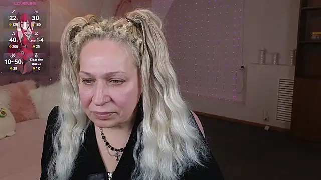 Snapshot of Penelope_Pinky chatting on 02.04.25 Penelope Pinky online show from 02.04.25