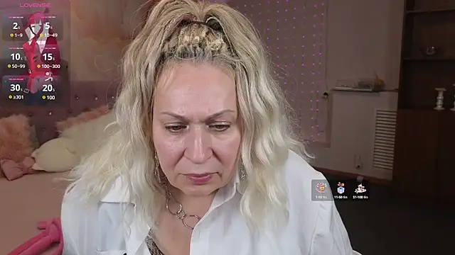 Snapshot of Penelope_Pinky chatting on 02.07.25 Penelope Pinky online show from 02.07.25