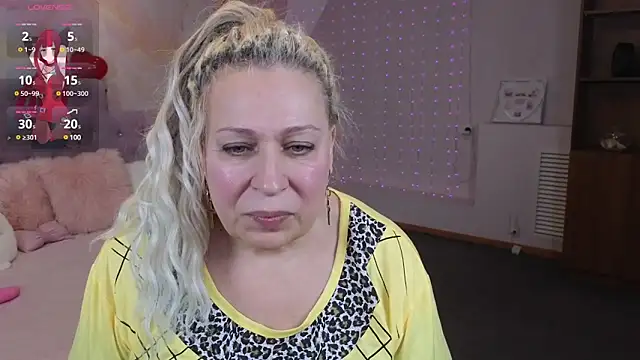 Snapshot of Penelope_Pinky chatting on 02.11.25 Penelope Pinky online show from 02.11.25