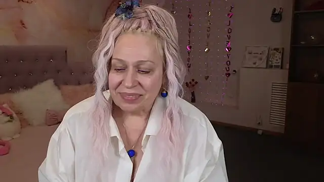 Snapshot of Penelope_Pinky chatting on 02.27.25 Penelope Pinky online show from 02.27.25