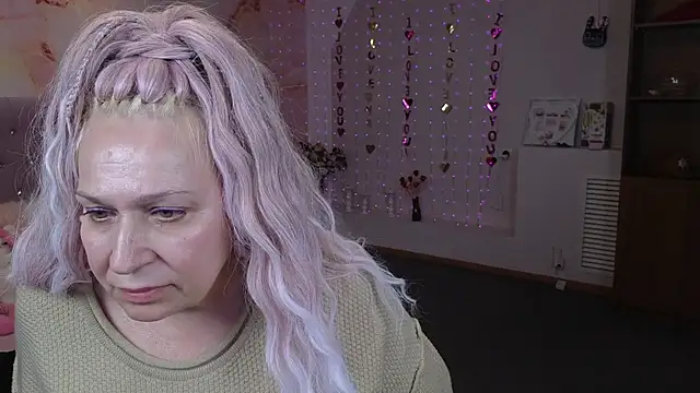 Snapshot of Penelope_Pinky chatting on 02.28.25 Penelope Pinky online show from 02.28.25