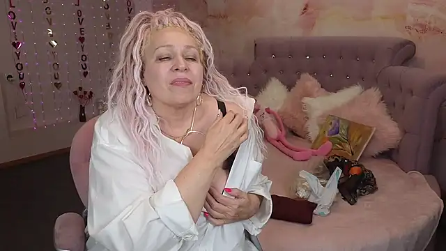 Snapshot of Penelope_Pinky chatting on 03.02.25 Penelope Pinky online show from 03.02.25