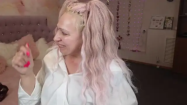 Snapshot of Penelope_Pinky chatting on 03.04.25 Penelope Pinky online show from 03.04.25