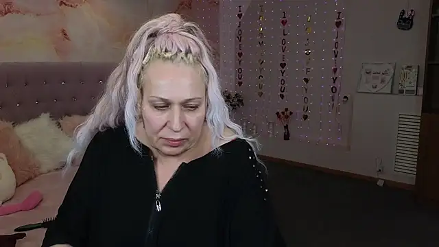 Snapshot of Penelope_Pinky chatting on 03.10.25 Penelope Pinky online show from 03.10.25