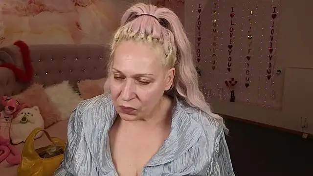 Snapshot of Penelope_Pinky chatting on 03.11.25 Penelope Pinky online show from 03.11.25