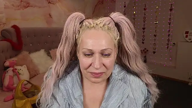 Snapshot of Penelope_Pinky chatting on 03.11.25 Penelope Pinky online show from 03.11.25