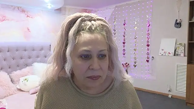 Snapshot of Penelope_Pinky chatting on 03.17.25 Penelope Pinky online show from 03.17.25