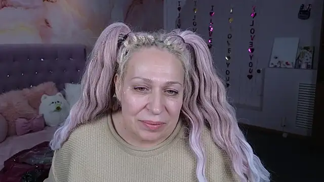 Snapshot of Penelope_Pinky chatting on 03.19.25 Penelope Pinky online show from 03.19.25