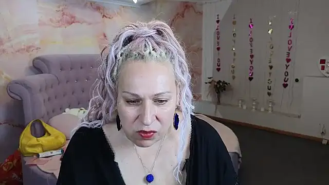 Snapshot of Penelope_Pinky chatting on 09.17.25 Penelope Pinky online show from 09.17.25