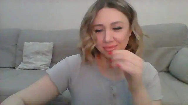 Snapshot of VickyLove047 chatting on 03.18.25 VickyLove047 online show from 03.18.25