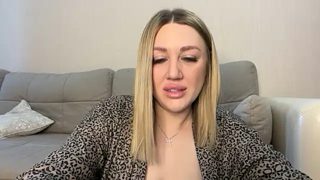 Snapshot of VickyLove047 chatting on 09.30.25 VickyLove047 online show from 09.30.25