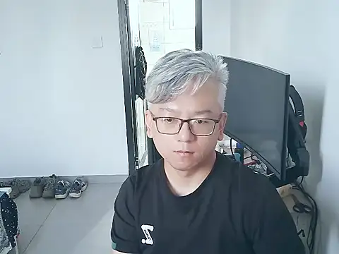 Snapshot of leoUSIR chatting on 09.11.25 leoUSIR online show from 09.11.25