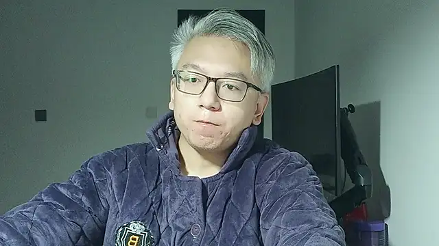 Snapshot of leoUSIR chatting on 11.11.25 leoUSIR online show from 11.11.25