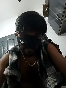 Snapshot of johnsinsexy chatting on 12.17.24 johnsinsexy online show from 12.17.24