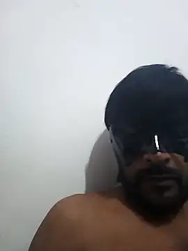 Snapshot of johnsinsexy chatting on 01.01.25 johnsinsexy online show from 01.01.25