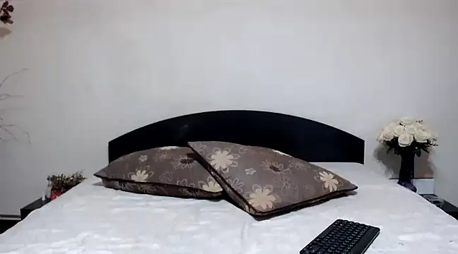 Snapshot of EveeRose chatting on 12.29.24 EveeRose online show from 12.29.24