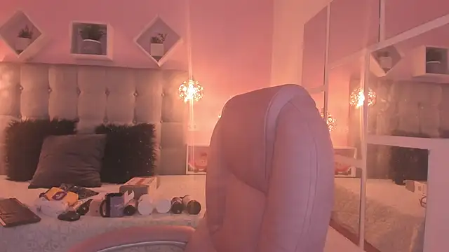 melanie hh online show from 10.14.25