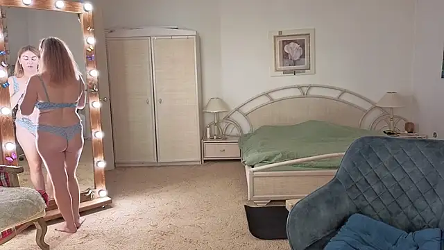 moonlight4u online show from 11.04.25