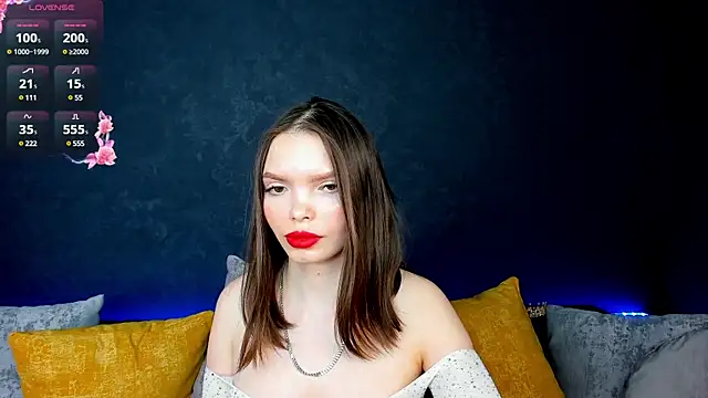 Snapshot of Curvy_Dynamite_ chatting on 02.15.25 Curvy Dynamite online show from 02.15.25