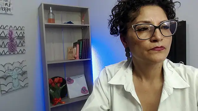 Snapshot of arianna_ros3 chatting on 01.11.25 arianna ros3 online show from 01.11.25