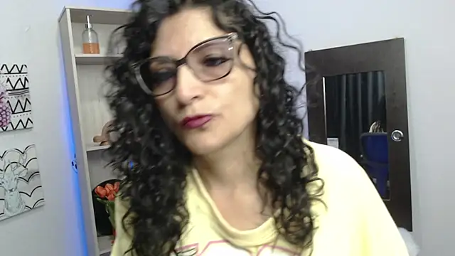 Snapshot of arianna_ros3 chatting on 01.12.25 arianna ros3 online show from 01.12.25