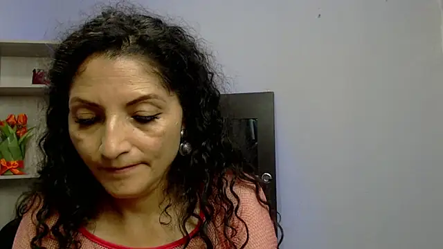 Snapshot of arianna_ros3 chatting on 01.29.25 arianna ros3 online show from 01.29.25