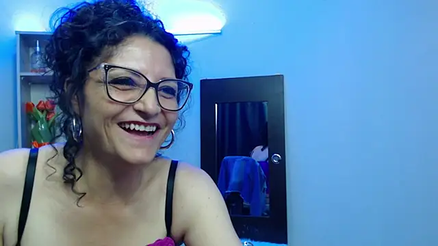 Snapshot of arianna_ros3 chatting on 01.31.25 arianna ros3 online show from 01.31.25